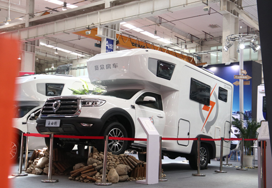 年度新車、自動檔、四驅，能選的房車